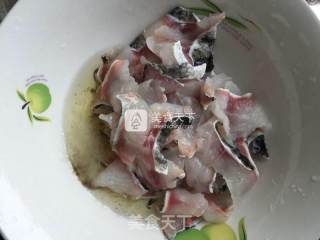 酸菜鱼的做法步骤：3