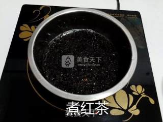 在家煮奶茶的做法步骤：2