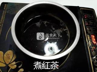 在家煮奶茶的做法步骤：3