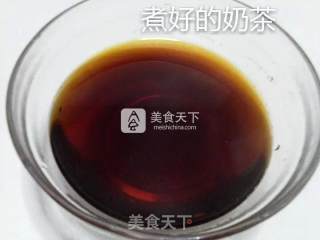 在家煮奶茶的做法步骤：4