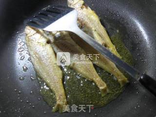 萝卜丝小黄鱼汤的做法步骤：2