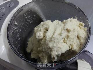 猪肉酸菜馅饼的做法步骤：2