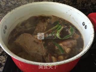 卤牛肉的做法步骤：4