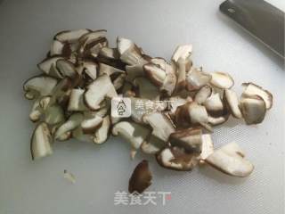 香菇皮蛋瘦肉粥的做法步骤：2