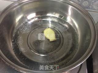 鱼胶炖牛奶的做法步骤：2