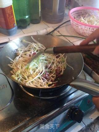 牛肉炒豆芽的做法步骤：6