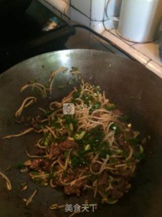 牛肉炒豆芽的做法步骤：9