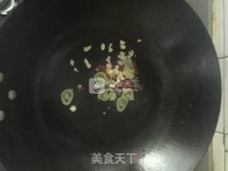 鱼豆腐鱼丸炒面的做法步骤：7