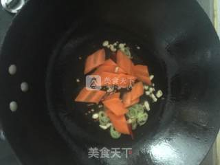 鱼豆腐鱼丸炒面的做法步骤：8