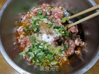 双孢姑猪肉馅饺子的做法步骤：4