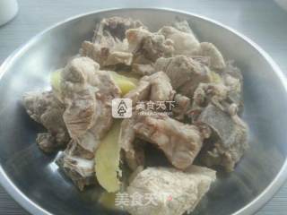 番茄排骨面的做法步骤：1