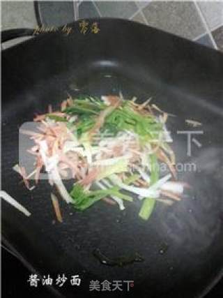 酱油炒面的做法步骤：6