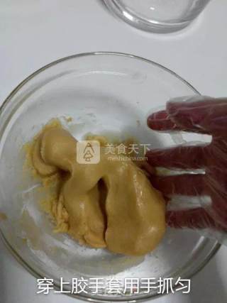 广式豆沙蛋黄月饼的做法步骤：13