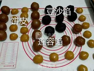 广式豆沙蛋黄月饼的做法步骤：20