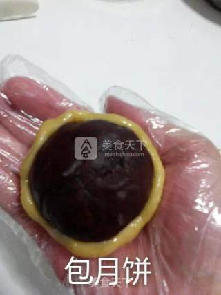广式豆沙蛋黄月饼的做法步骤：21