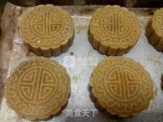 广式豆沙蛋黄月饼的做法步骤：33