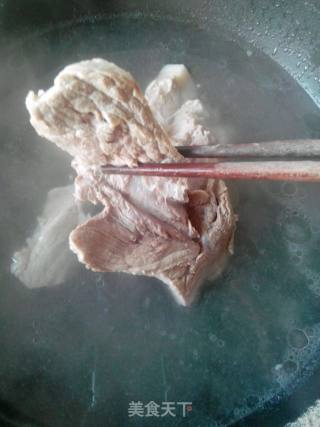 手撕猪腿肉的做法步骤：3