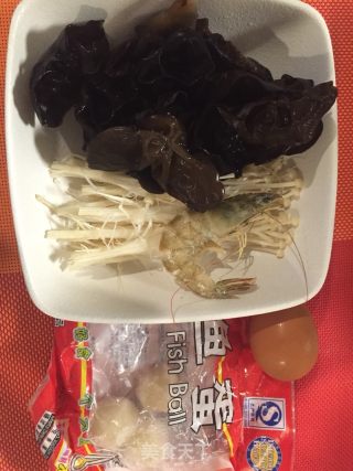 酸辣汤的做法步骤：1