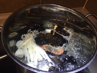 酸辣汤的做法步骤：2