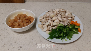 蘑菇鸡丁的做法