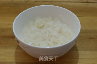 木糖醇桃胶银耳皂角米汤的做法步骤：2