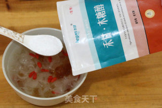 木糖醇桃胶银耳皂角米汤的做法步骤：4