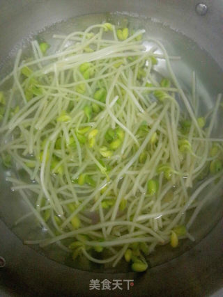 凉拌黄豆芽的做法步骤：2