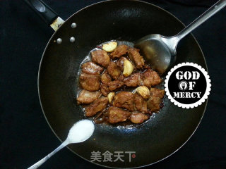 挡不住的浓郁酱香=碰撞味蕾的酱焖排骨的做法步骤：11