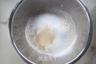 牛奶搭档——超香软餐包的做法步骤：2