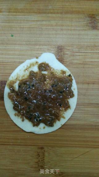 饺子皮的华丽变身-葱油饼&麻酱糖饼的做法步骤：7