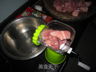 自制香肠的做法步骤：1