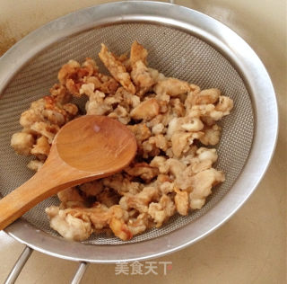 大葱油渣饼的做法步骤：1