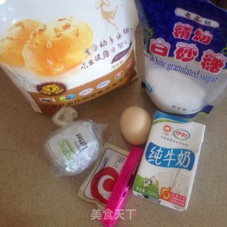 花朵面包的做法步骤：1