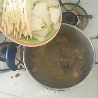 鲜美鱼头冬瓜汤的做法步骤：4