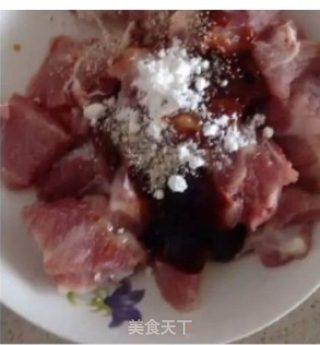 南瓜蒸排骨的做法步骤：1
