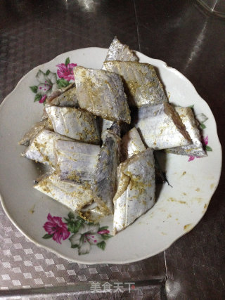 香煎带鱼的做法步骤：2
