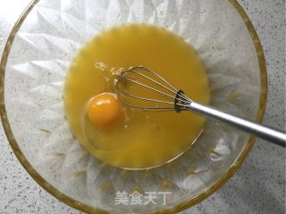 酥脆芝麻蛋卷的做法步骤：3