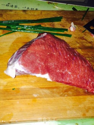 牛肉馄饨的做法步骤：1