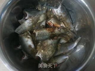 炸小鱼的做法步骤：2