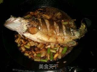 红烧鲑鱼的做法步骤：8