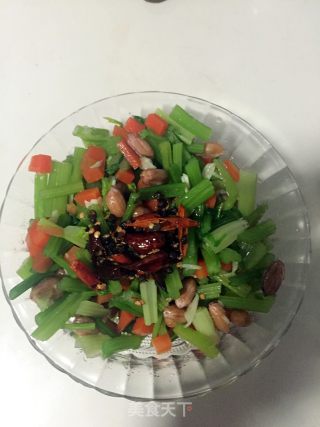 凉拌芹菜花生米的做法步骤：6