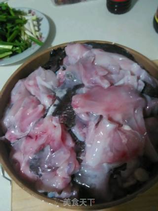 蒜香安康鱼的做法步骤：1