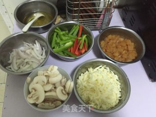 自制超级至尊海陆披萨的做法步骤：3
