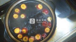 冰糖山楂雪梨杂果汤的做法步骤：4