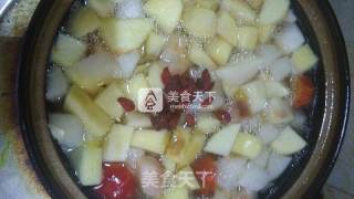 冰糖山楂雪梨杂果汤的做法步骤：5
