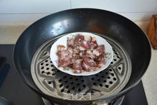 香肠炒扁豆的做法步骤：2