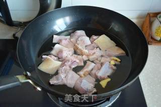 红烧野猪肉的做法步骤：2