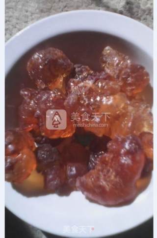 银耳桃胶粥的做法步骤：1