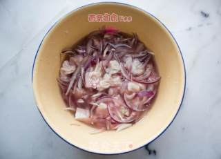 羊肉串-电烤箱版 家里的街边美味的做法步骤：1