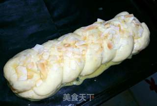 酸酸甜甜---枣泥香蕉辫子包的做法步骤：12
